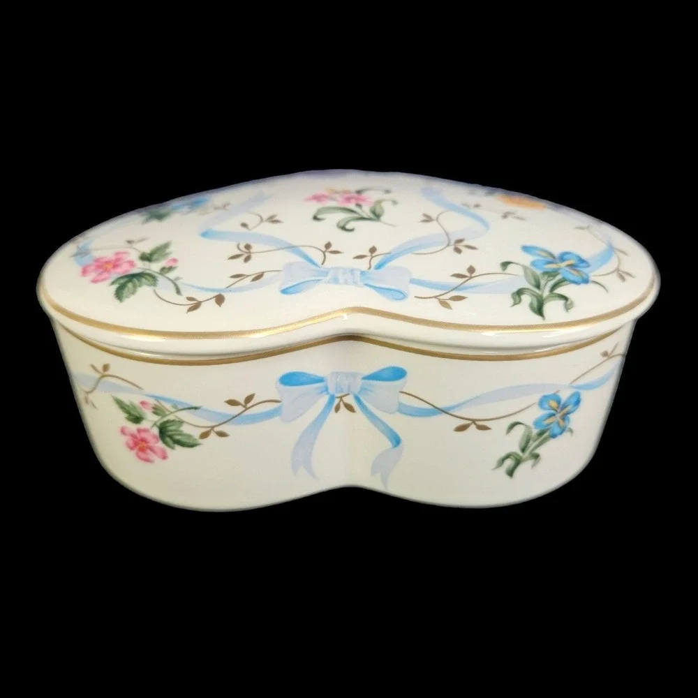 Christopher Stuart Floral Ribbon Heart Shape Box and Lid Y1516 Trinket Gold Trim